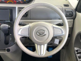 インテリアに合わせたデザインのステアリングは、運転される方のことも考え、運転しやすい形状、大きさです。是非一度、実際に触ってお確かめください。