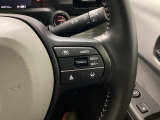 ステアリングホイールの右側がクルーズコントロールスイッチです。アクセルペダルを踏まずに一定走行が出来るので、高速道路での走行がグッと快適になります。