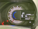 視認性の高いメーターで、運転に必要な情報をしっかり確認できます。速度、回転数、燃料残量などを一目で把握しましょう。