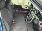 長時間運転しても疲れにくいフロントシート!