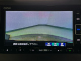 【バックカメラ】運転が苦手な方も車庫入れラクラクです!ギアをリバースに入れれば自動的に切り換わりますので、面倒な操作は不要です♪狭い駐車場もお車を傷つけず安心ですね!