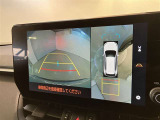 複数のカメラの映像をもとに、クルマを真上から見ているような映像をドライバーに提供し駐車をサポートする機能です。