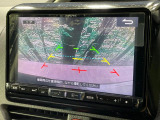 【バックカメラ】駐車時に後方がリアルタイム映像で確認できます。大型商業施設や立体駐車場での駐車時や、夜間のバック時に大活躍!運転スキルに関わらず、今や必須となった装備のひとつです!