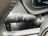 雨天時でもクリアな視界を確保するワイパーレバーは、運転の安全性を高めます。操作性にも配慮した設計です。