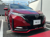 LEDヘッドライトはハロゲンランプの約2倍の光量で明るく遠くを照らし、夜間走行時の視認性を高めます。さらに長寿命や省電力、スタイリッシュな印象も際立たせます。
