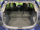 普段のお買い物や通勤、送迎等に十分な荷室スペースを確保しております。セカンドシートを倒すと、大きな荷物の積載も可能です♪