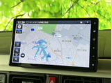 鮮明な地図表示で、初めての道でも安心。スムーズなルート案内で、目的地までストレスなく到着できます。情報も豊富で便利です。