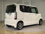 ご納車までの期間ですが、県内のお客様は1、2週間、県外のお客様は2、3週間ほどでご納車が可能となります。ただし、お支払いや書類の状況によっては多少の前後もありますので、その際には何卒ご了承下さい。