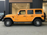 【ホイールアーチ】台形ホイールアーチはJeep伝統のデザインです。採用している理由は諸説ありますが、オフロードを走行する際にタイヤとボディが干渉しあわないよう配慮した作りにするためとなります。