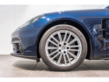 20インチ Panamera Designホイール搭載です。
