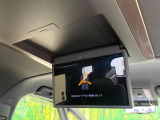 【フリップダウンモニター】大画面モニターで後席でもエンタメをお楽しみいただけます。小さなお子様にも大人気の装備です♪