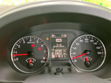 視認性の高いメーター類で、運転に必要な情報をしっかり把握できます。直感的に操作でき、安全なドライブをサポートします。