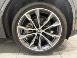 また、BMW正規認定中古車は、エマージェンシーサービスが自動付帯。24時間365日、皆様のカーライフをサポート致します。確かな安心のうえで、「駆けぬける歓び」をご堪能ください。