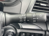 【オートライト(AUTO)】外の明るさをシステムが感知して、自動でヘッドライトが点灯します。ヘッドライトをつけ忘れを防ぐ便利機能です。
