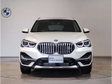 BMW代表的な特徴のキドニーグリル。BMWのすべてのモデルに採用され、BMWらしさを強調しております。