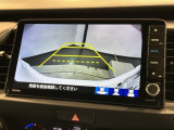 リバースギアに入れるだけで後方の表示へ切り替わります。夜間や雨の日の駐車も楽になりますよ。