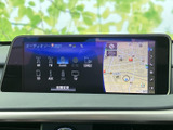 お気に入りの音楽を最高の音質で。多様なメディアに対応し、車内でのエンターテイメントを充実させてくれます。