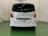 後席の窓には外から車内が見えにくくなるプライバシーガラスを採用。周りを気にせずリラックスして過ごせます