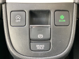 スマートな電子制御式パーキングブレーキに加え、渋滞時などでブレーキペダルから足を離しても停車を維持するオートブレーキホールド機能により、運転がより快適になります。