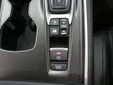【電子制御パーキング+ブレーキホールド】便利なスイッチ式のサイドブレーキ!停車中にブレーキペダルを踏み続けなくても自動的にブレーキを保持する機能も搭載♪