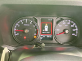 視認性の高いメーターで、運転に必要な情報をしっかり確認できます。運転状況を的確に把握し、安全運転をサポートします。