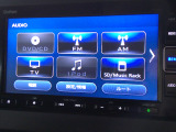 多彩なオーディオ機能を搭載。お気に入りの音楽やラジオを楽しみながら、毎日の通勤から休日のお出かけまで、快適なドライブをお楽しみいただけます。