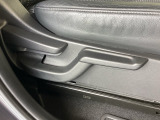 シートリフター(ハイトアジャスター)装備。運転席の高さを調整する機能
