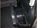 スマートキー付きです。スマートキーとは鍵を車に差し込まなくても、ドアノブを触ったりするだけで、ドアロックを解錠できます。これが凄く便利なんですよ。