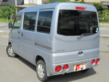 外装にキズ凹みがややあります。直すと車両価格がかなり上がってしまいますのでそのままです。もちろん別途費用で板金修理してお渡しもできます