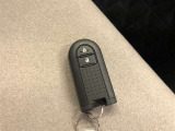 キーフリーシステム搭載!スマートキーをポケットやカバンに入れておくだけでドアの施錠・開錠やエンジンスタートの操作が簡単です!