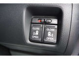 【パワースライドドアスイッチ】運転席から、後部座席の開け閉めが可能なボタンです!ワンプッシュで作動するので、手が塞がっている人などサポートに便利ですね♪