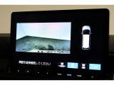 ギヤをRに入れるとナビの画面に後ろの映像が映るリヤカメラ付!後退時の安全確認やコンディションの悪い視界でもカラーバックモニターがドライバーをサポート☆☆☆