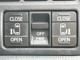 【両側パワースライドドア】スマートキーや運転席のスイッチで後席両側スライドドアの開閉が可能♪電動だから力を入れてドアを開ける必要が無く、小さなお子様でも簡単に開け閉めでき快適です♪