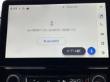 Bluetooth接続で、お気に入りの音楽をワイヤレスで楽しめます。スマートフォンとの連携もスムーズで、快適なドライブに。