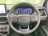 インテリアに合わせたデザインのステアリングは、運転される方のことも考え、運転しやすい形状、大きさです。是非一度、実際に触ってお確かめください。