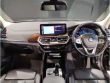 ☆センターパネルを運転席側に僅かに傾けたBMW独特のインパネ☆【駆け抜ける歓び】はここからもスタートしております☆