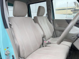運転席まわりには十分なスペースがあり、大柄な方でもゆったり運転していただける環境です。