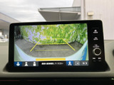 後方確認をサポートするモニター画面。駐車時の安全性とスムーズな運転を両立。運転に自信がない方にもおすすめです。