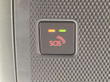 エアバッグ作動時や後突時、もしくは車内のSOSボタンを押した際に緊急通報オペレーターに連携し、救急・警察を手配します。更にオペレーターにも連携、お客様のご要望に応じてロードサービスの手配を行います。