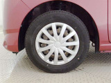 純正なので車に似合うデザインになっていますね。スタッドレスタイヤもご相談下さい。