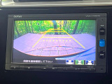 【バックカメラ】駐車時に後方がリアルタイム映像で確認できます。大型商業施設や立体駐車場での駐車時や、夜間のバック時に大活躍!運転スキルに関わらず、今や必須となった装備のひとつです!