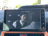 停車中にTV番組を楽しめるので、休憩時間も充実。長距離ドライブのお供に最適です。快適な移動時間をお過ごしいただけます。