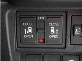 ◆両側電動スライドドア◆狭い駐車場でも乗り降りが楽々♪お子様が隣の車にドアを当ててしまう心配もございません!小さなお子様連れの方もこれで安心。