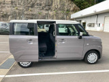 両側スライドドアなので、狭い駐車場でも乗り降りもラクラク♪