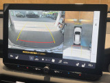 【パノラミックビューモニター】専用のカメラにより、上から見下ろしたような視点で360度クルマの周囲を確認することができます☆死角部分も確認しやすく、狭い場所での切り返しや駐車もスムーズに行えます。