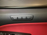 運転の操作性、快適性、など全ては、シートポジションから始まります。シートメモリーは、重要な機能です。