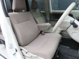 運転席のドアを開け、乗り込む際のイメージです。