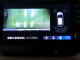 バックカメラの画像です。ガイドラインがスムースな車庫入れをサポートいたします。車庫入れの安心感がアップしますね。