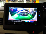 バックカメラの画像です。ガイドラインがスムースな車庫入れをサポートいたします。車庫入れの安心感がアップしますね。
