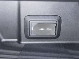 充電用USB端子付き。スマートフォンなどの充電に便利です。